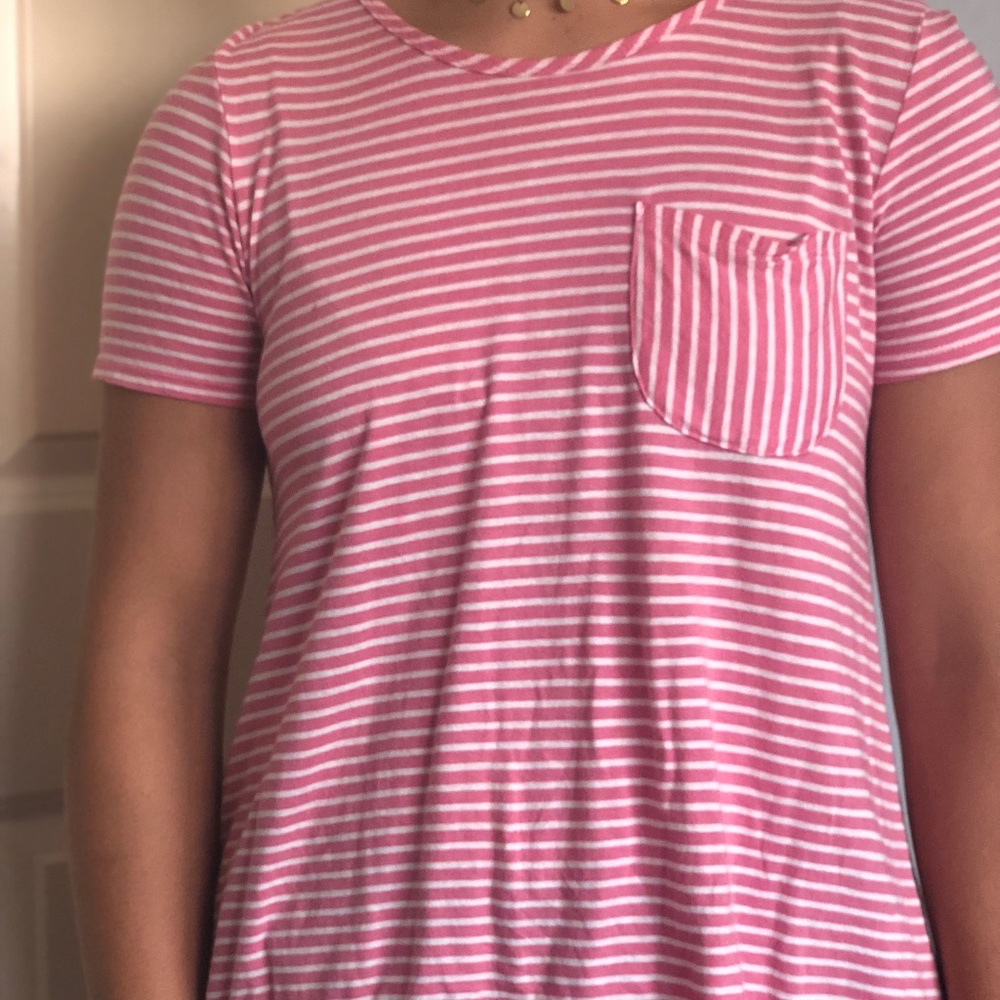 pink tee